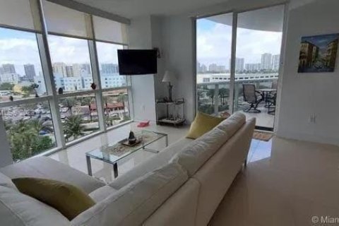 Copropriété à vendre à Sunny Isles Beach, Floride: 2 chambres, 119.75 m2 № 918095 - photo 1