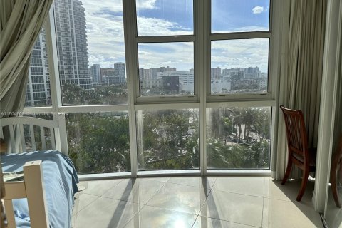 Condo in Sunny Isles Beach, Florida, 2 bedrooms  № 918095 - photo 12