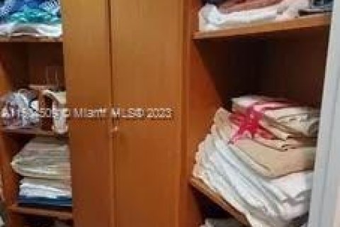 Condo in Sunny Isles Beach, Florida, 2 bedrooms  № 918095 - photo 4