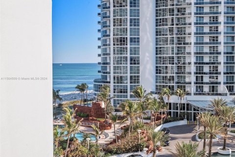 Copropriété à vendre à Sunny Isles Beach, Floride: 2 chambres, 119.75 m2 № 918095 - photo 25