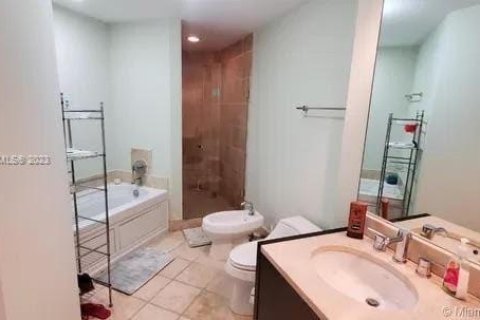 Condo in Sunny Isles Beach, Florida, 2 bedrooms  № 918095 - photo 8