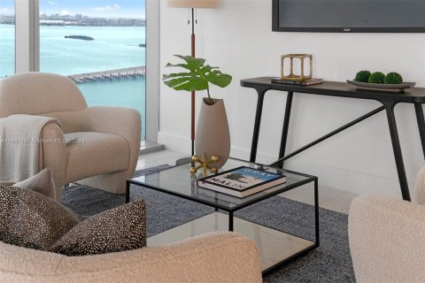 Condo in Miami, Florida, 2 bedrooms  № 1365931 - photo 6