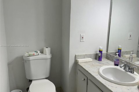 Condo in Miami, Florida, 1 bedroom  № 1366983 - photo 6