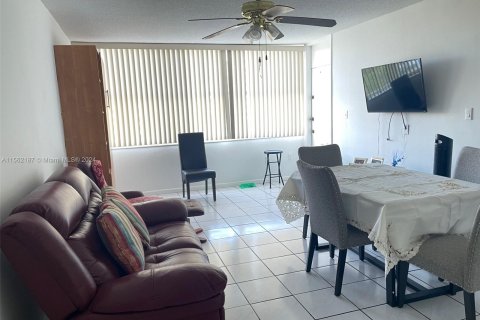 Condo in Miami, Florida, 1 bedroom  № 1366983 - photo 8