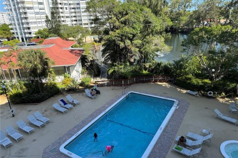 Condominio en venta en Miami, Florida, 1 dormitorio, 82.59 m2 № 1366983 - foto 1