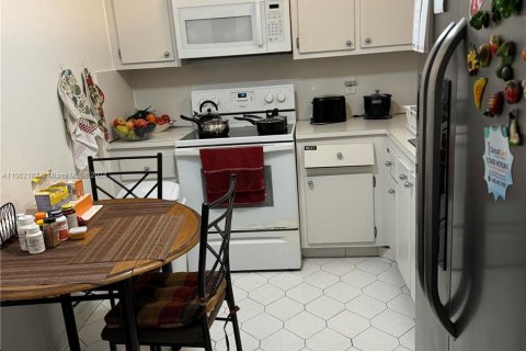 Condo in Miami, Florida, 1 bedroom  № 1366983 - photo 4