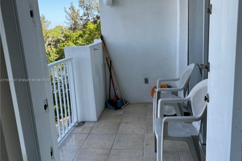 Condo in Miami, Florida, 1 bedroom  № 1366983 - photo 11