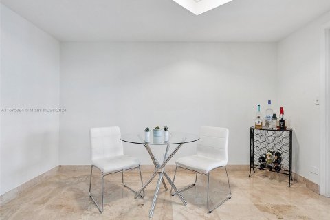 Condominio en venta en Miami, Florida, 2 dormitorios, 181.16 m2 № 1400232 - foto 16