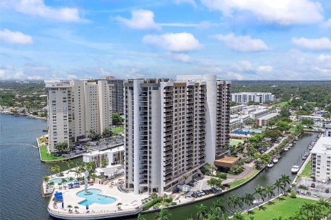 Condominio en venta en Miami, Florida, 2 dormitorios, 181.16 m2 № 1400232 - foto 1