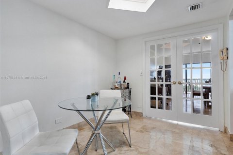 Condominio en venta en Miami, Florida, 2 dormitorios, 181.16 m2 № 1400232 - foto 15