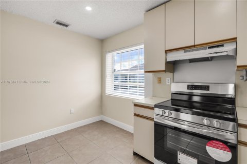 Condo in Miami, Florida, 3 bedrooms  № 1400231 - photo 7