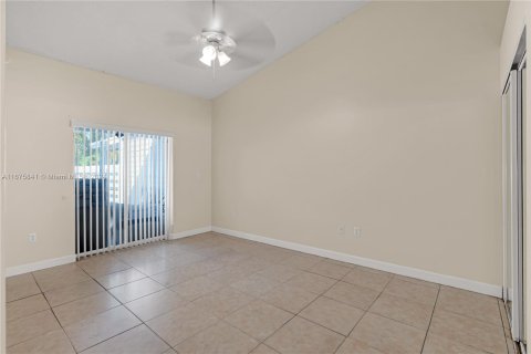 Condo in Miami, Florida, 3 bedrooms  № 1400231 - photo 10