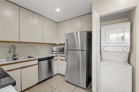 Condo in Miami, Florida, 3 bedrooms  № 1400231 - photo 6