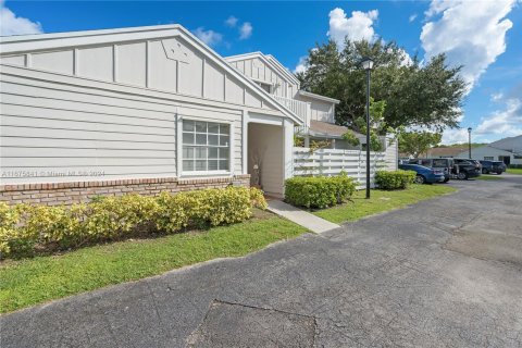 Condo in Miami, Florida, 3 bedrooms  № 1400231 - photo 2