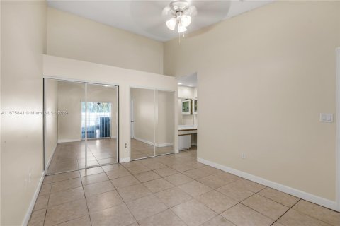 Condo in Miami, Florida, 3 bedrooms  № 1400231 - photo 9