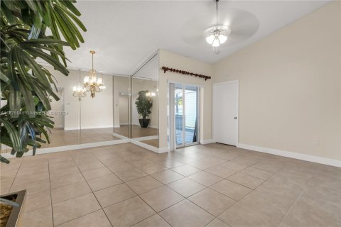 Condo in Miami, Florida, 3 bedrooms  № 1400231 - photo 4