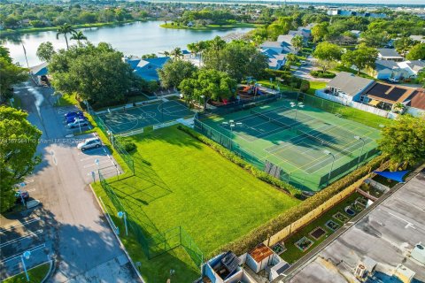 Condo in Miami, Florida, 3 bedrooms  № 1400231 - photo 22