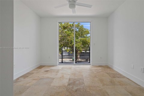 Adosado en alquiler en Miami, Florida, 3 dormitorios, 175.21 m2 № 1399014 - foto 18