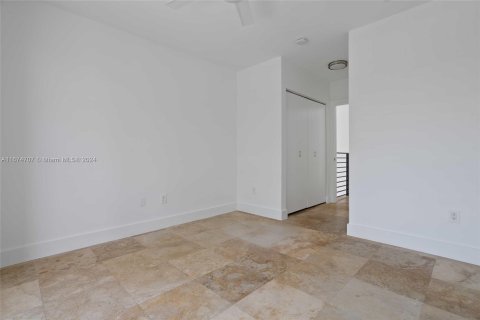 Adosado en alquiler en Miami, Florida, 3 dormitorios, 175.21 m2 № 1399014 - foto 17