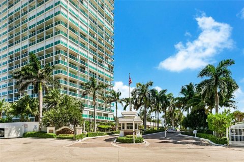 Condo in Fort Lauderdale, Florida, 2 bedrooms  № 1399008 - photo 22