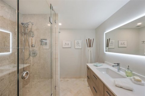 Condo in Fort Lauderdale, Florida, 2 bedrooms  № 1399008 - photo 17