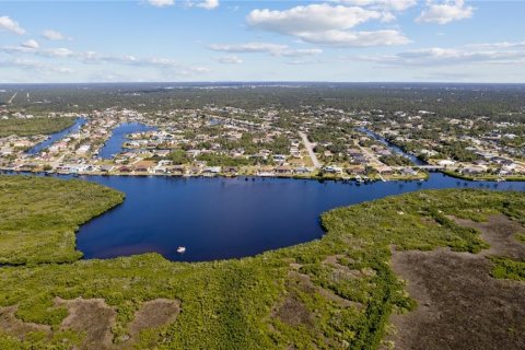 Terreno en venta en Port Charlotte, Florida № 967036 - foto 5