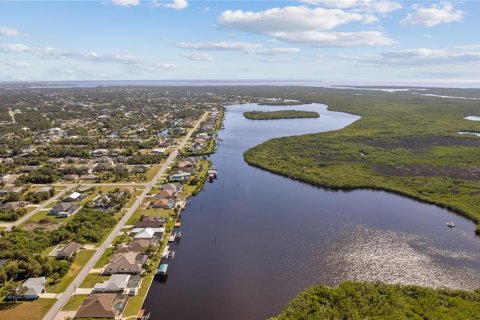 Terreno en venta en Port Charlotte, Florida № 967036 - foto 6