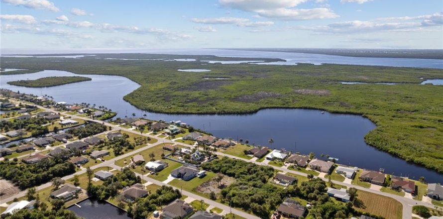 Terrain à Port Charlotte, Floride № 967036