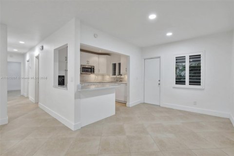 Casa en alquiler en Fort Lauderdale, Florida, 3 dormitorios, 110.37 m2 № 1399019 - foto 22