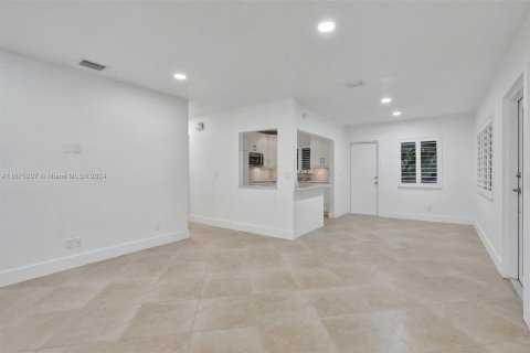 Casa en alquiler en Fort Lauderdale, Florida, 3 dormitorios, 110.37 m2 № 1399019 - foto 20