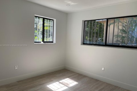 Apartamento en alquiler en Miami, Florida, 2 dormitorios, 69.68 m2 № 1399016 - foto 17