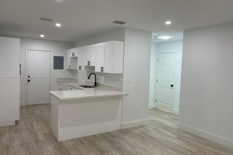 Apartamento en alquiler en Miami, Florida, 2 dormitorios, 69.68 m2 № 1399016 - foto 9