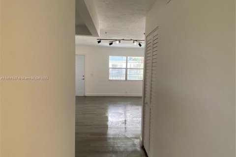 Condo in North Miami, Florida, 1 bedroom  № 715962 - photo 21