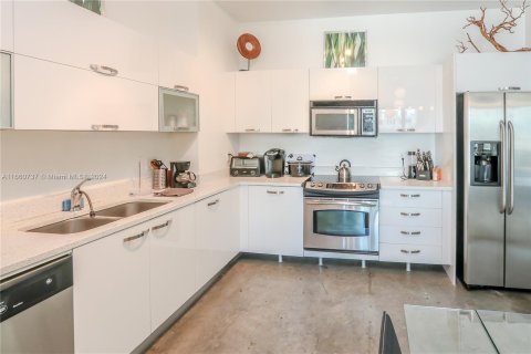 Condo in Miami, Florida, 1 bedroom  № 1366960 - photo 2