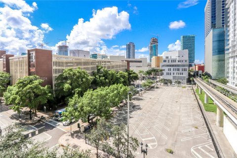 Condo in Miami, Florida, 1 bedroom  № 1366960 - photo 13