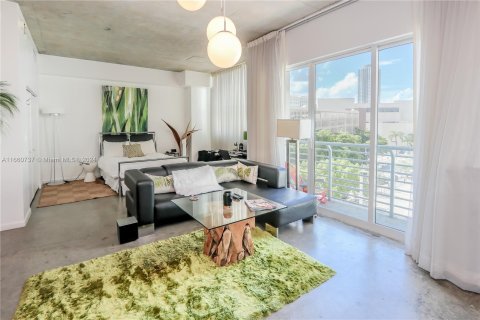 Condo in Miami, Florida, 1 bedroom  № 1366960 - photo 9