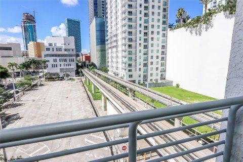 Condo in Miami, Florida, 1 bedroom  № 1366960 - photo 11