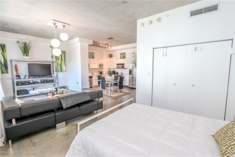 Condo in Miami, Florida, 1 bedroom  № 1366960 - photo 7