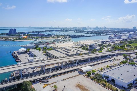 Condo in Miami, Florida, 1 bedroom  № 1366960 - photo 19