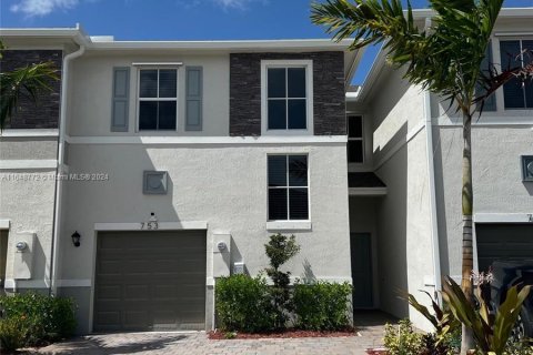 Townhouse in Homestead, Florida 3 bedrooms, 151.24 sq.m. № 1332643 - photo 1