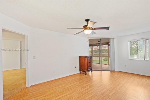 Condo in Tamarac, Florida, 3 bedrooms  № 1332642 - photo 18