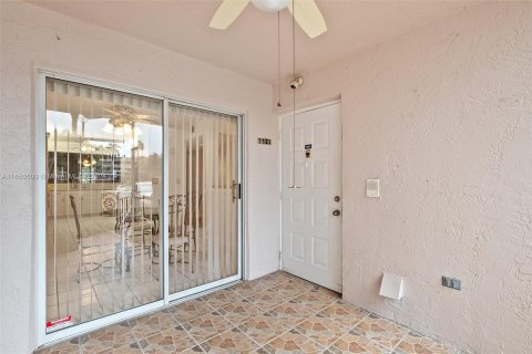 Condo in Tamarac, Florida, 3 bedrooms  № 1332642 - photo 3