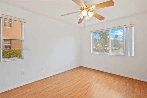 Condo in Tamarac, Florida, 3 bedrooms  № 1332642 - photo 23