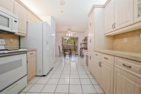 Condo in Tamarac, Florida, 3 bedrooms  № 1332642 - photo 16