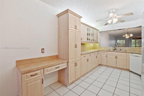 Condo in Tamarac, Florida, 3 bedrooms  № 1332642 - photo 13