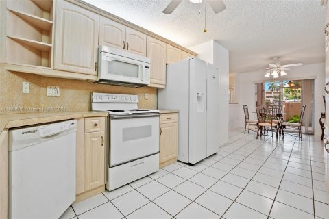 Condo in Tamarac, Florida, 3 bedrooms  № 1332642 - photo 15