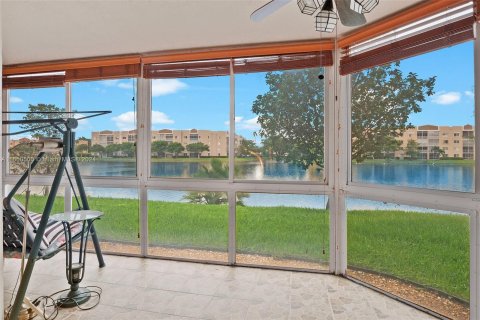 Condo in Tamarac, Florida, 3 bedrooms  № 1332642 - photo 6