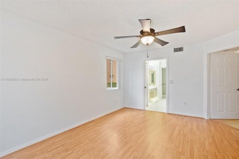 Condo in Tamarac, Florida, 3 bedrooms  № 1332642 - photo 19