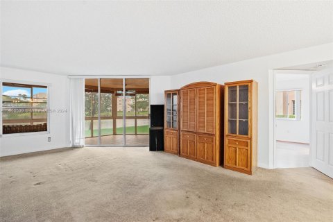 Condo in Tamarac, Florida, 3 bedrooms  № 1332642 - photo 5