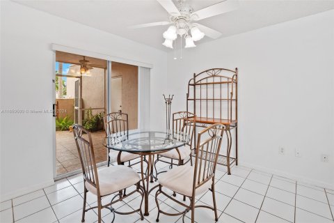 Condo in Tamarac, Florida, 3 bedrooms  № 1332642 - photo 11